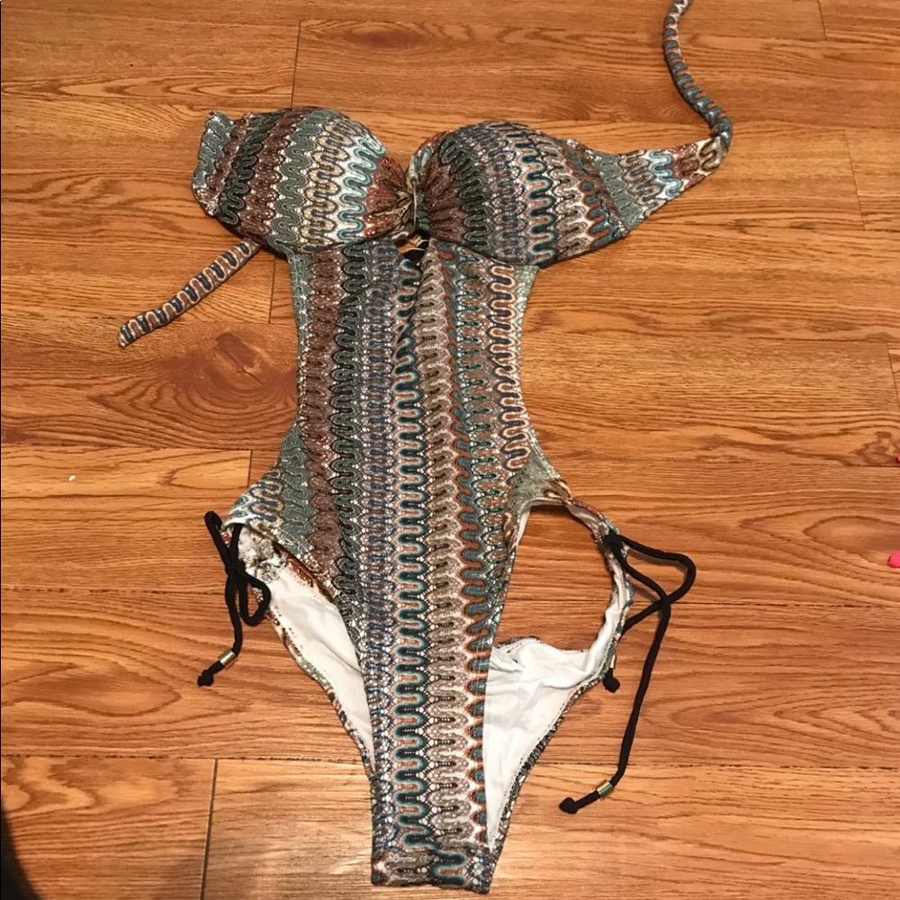 Beautiful NWT Monokini